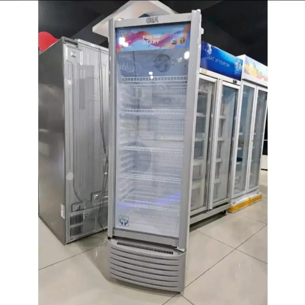 Showcase GEA & RSA 3rak - 5rak , 2Pintu - 3Pintu Barang Baru,Garansi.