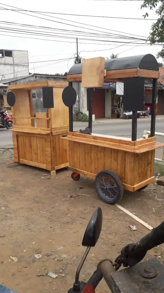 FROMO Booth / Gerobak Dorong Jati Belanda