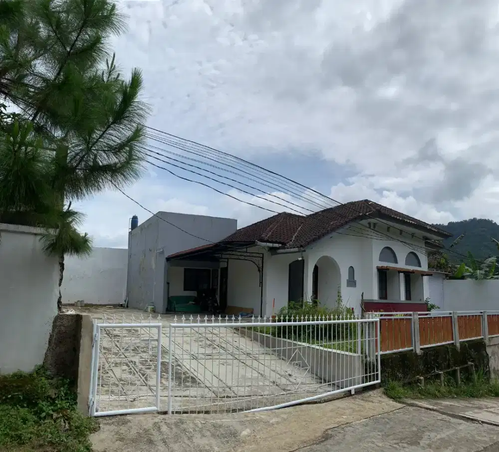 Jual villa di cipanas beserta isinya