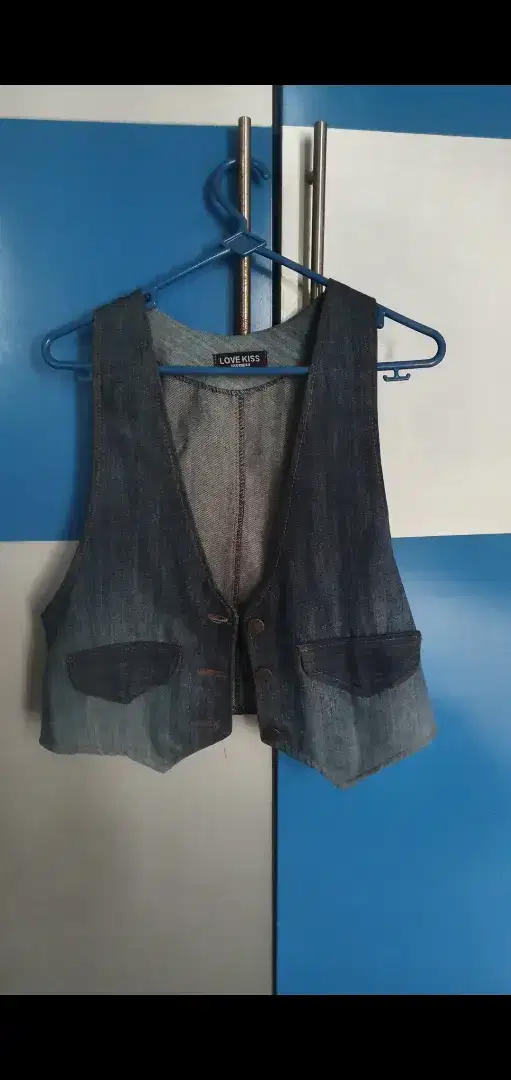 Dijual rompi jeans impor cakep banget buat bdn size S  M