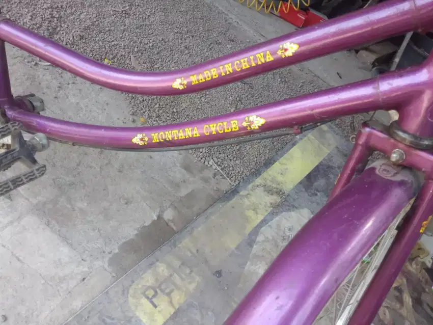 Sepeda cewek uk 26 inc.kondisi normal,cat ori .