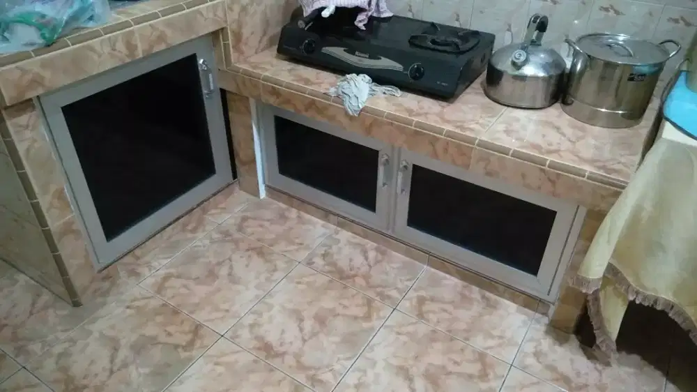 Tempahan kitchen set/pintu bawah dapur