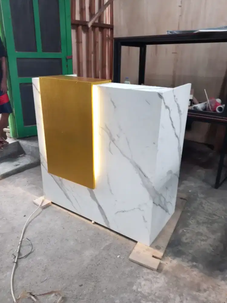 Meja kasir resepsionis