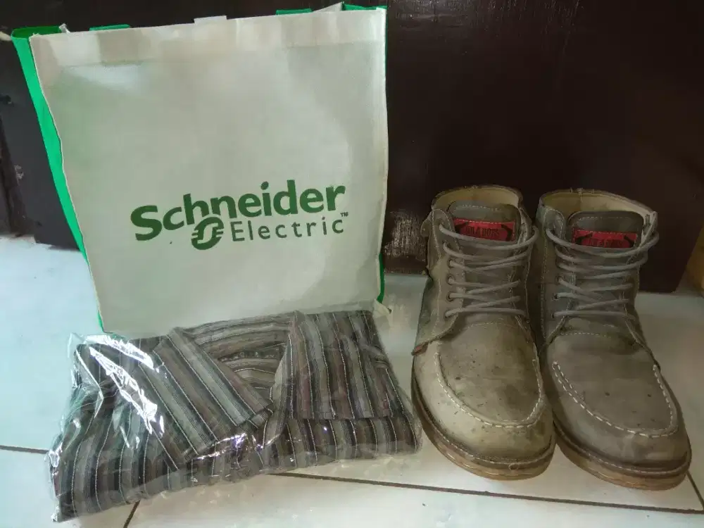 Sepatu boots bradoos size 8/41 dan kemeja jadul M/E manexclusive sz M