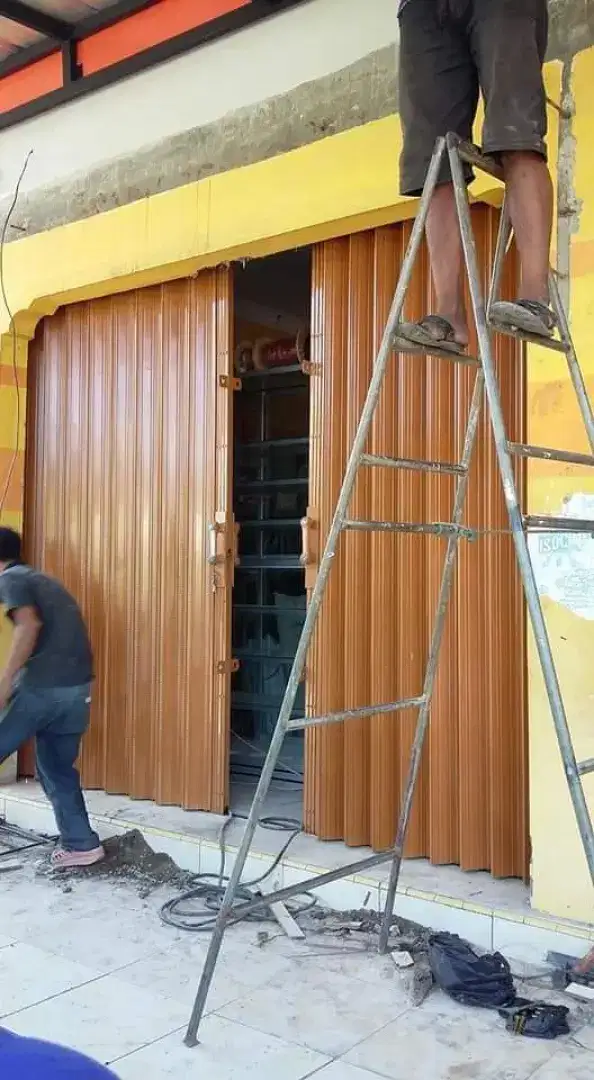 Roling door folding gate