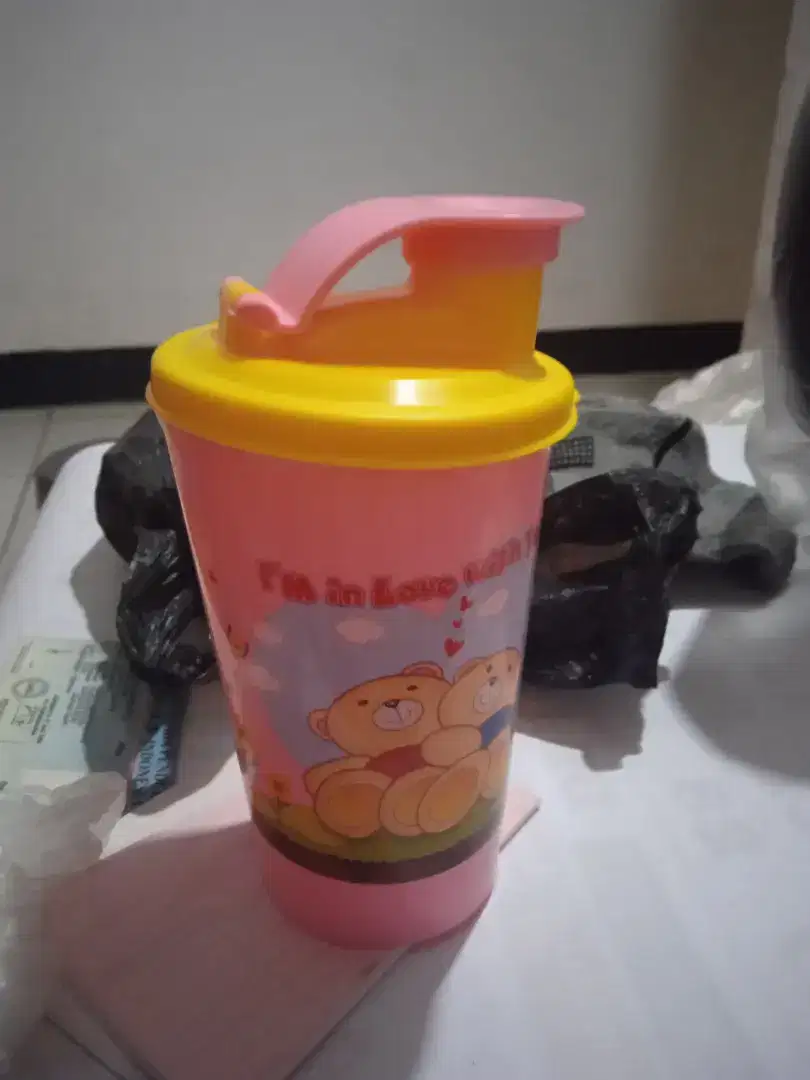 Botol minum warna pink