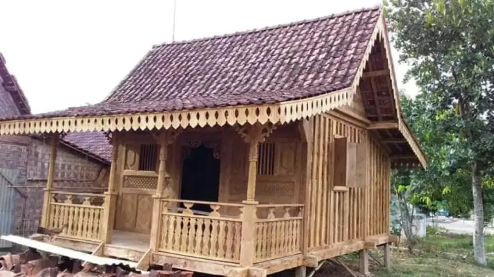 Rumah Gladag panggung tempat homestay