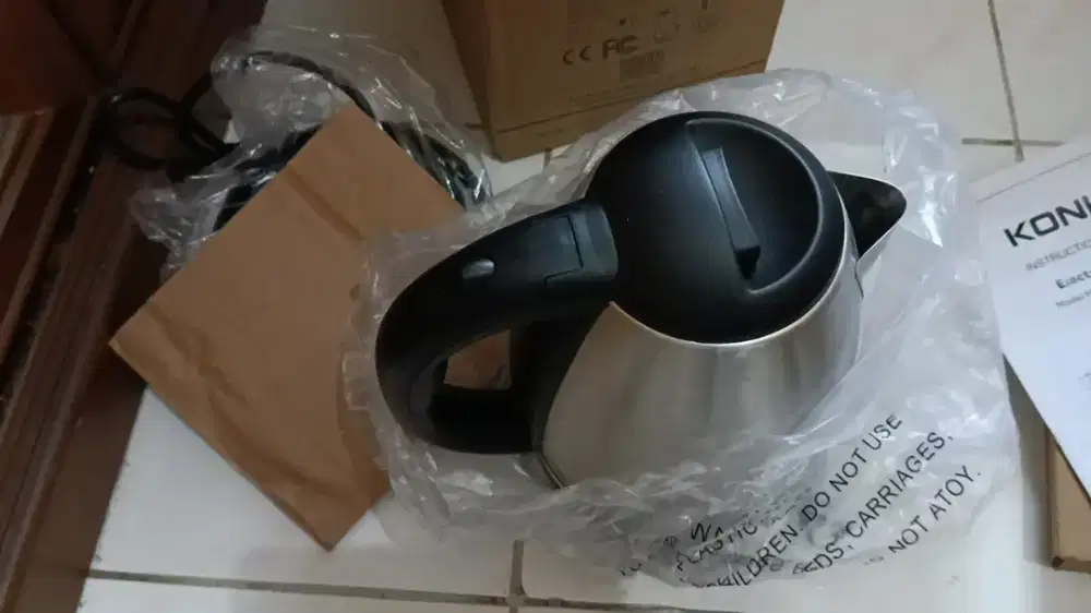 Konka Electric Kettle Pemanas Air 1.8L