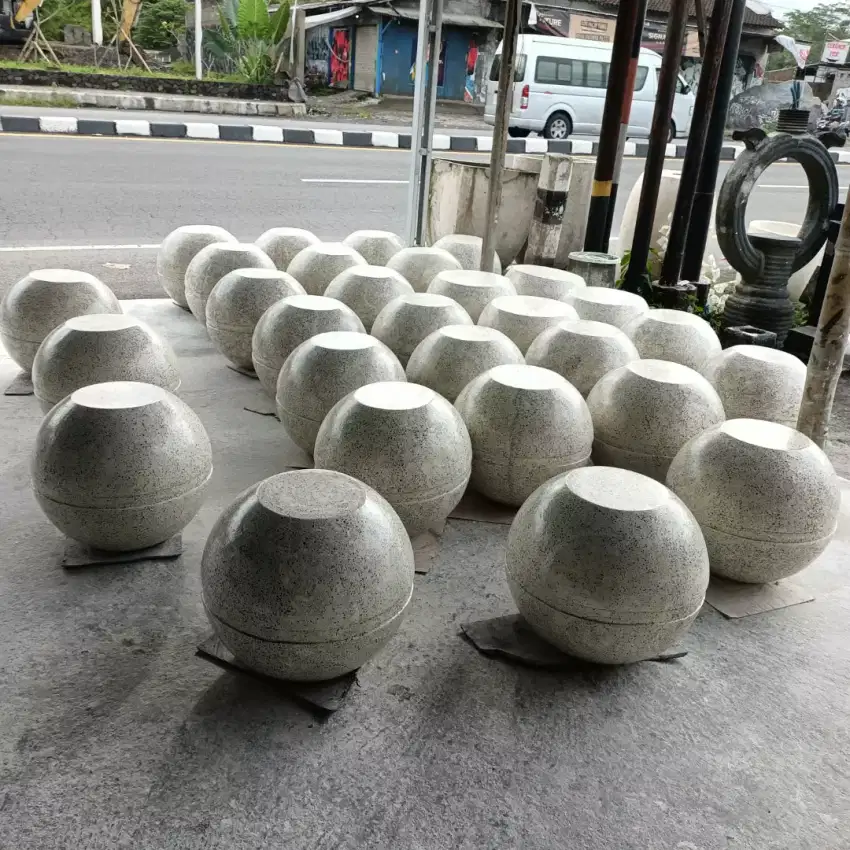 Kursi batu traso
