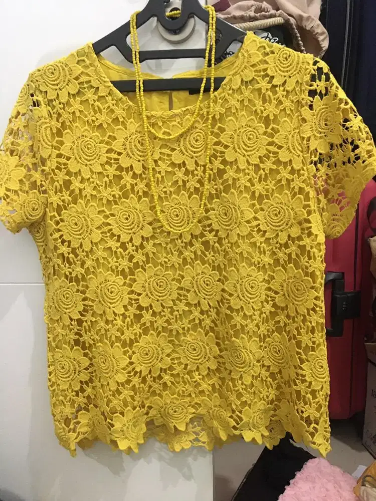 Atasan brokat Yellow branded