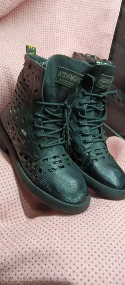 Sepatu boots cewe keren