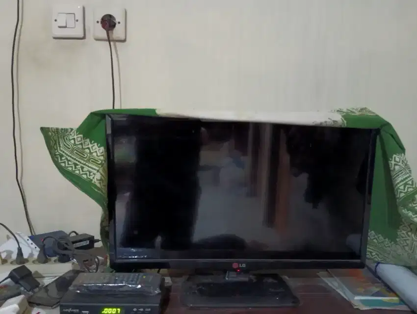 TV LG 24 Inch Analog dan STB Advance