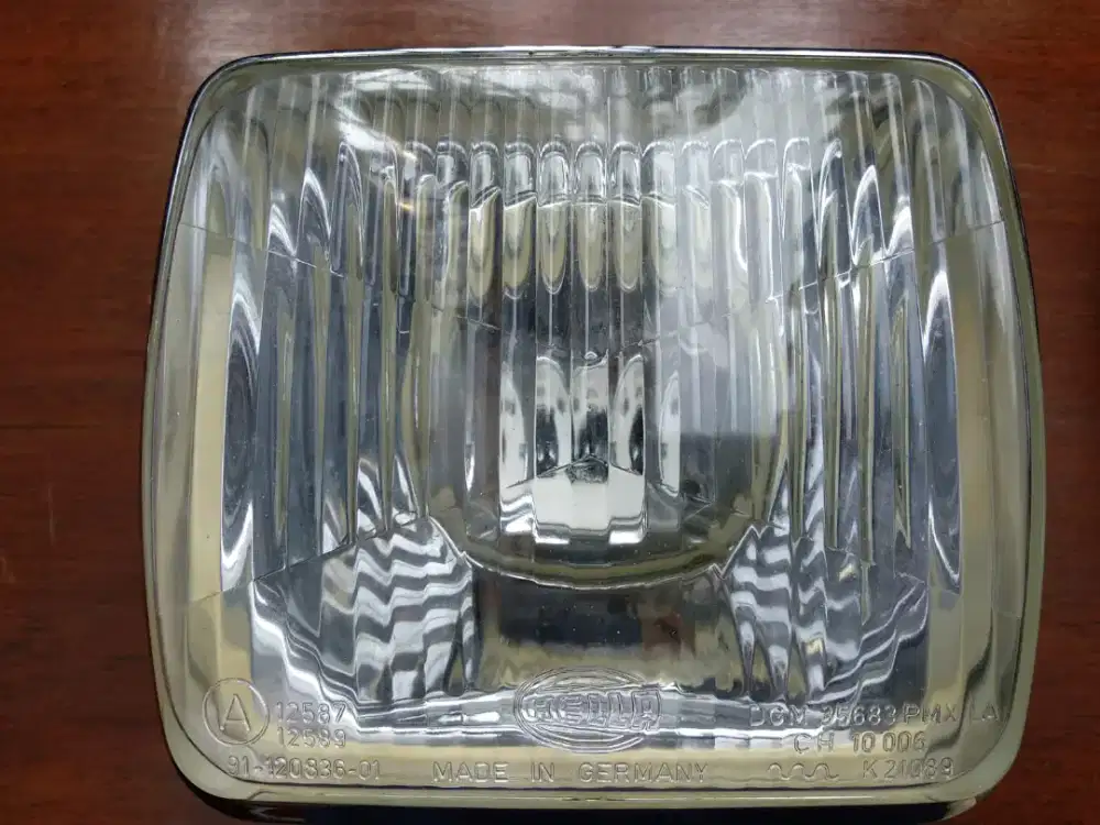 Lampu Depan Motor merk HELLA