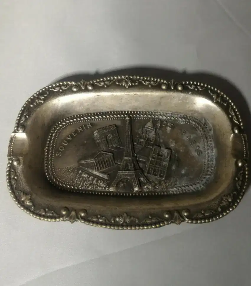 Asbak ukir De Paris souvenir