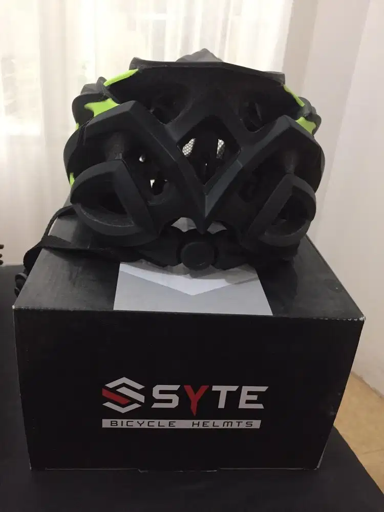 Helm sepeda SYTE 103