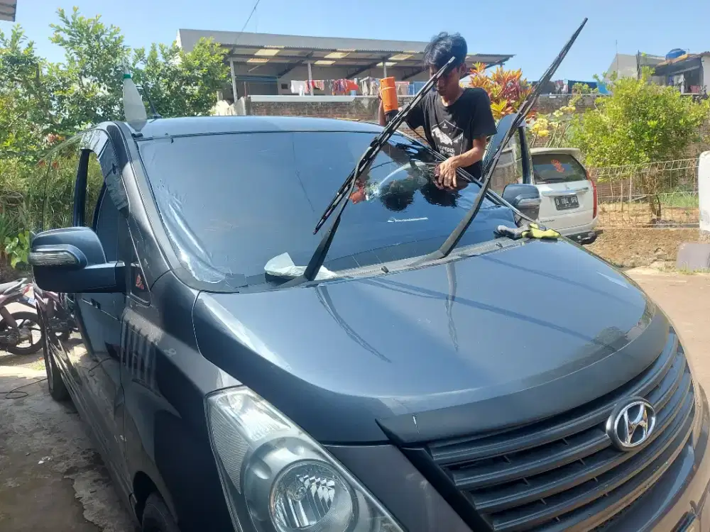 teknisi jasa pasang kaca film mobil