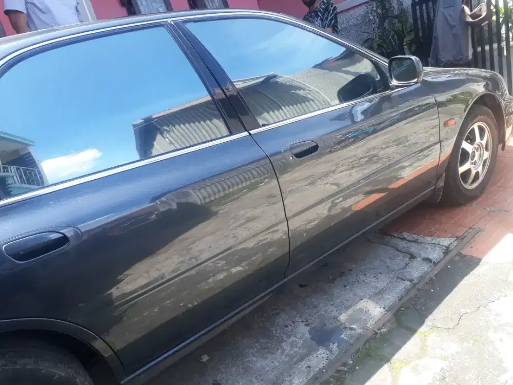 kaca film mobil hitam atau silver