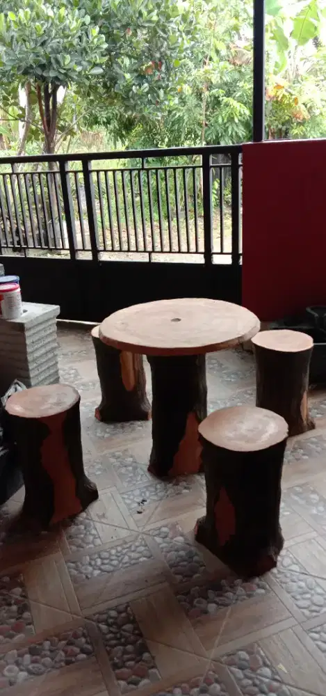 Bangku taman/set (1 meja 4 kursi)