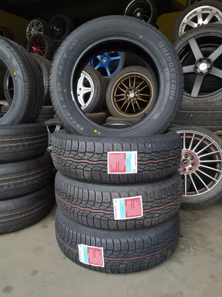 Ban bridgestone dueller 687. 215 60 17