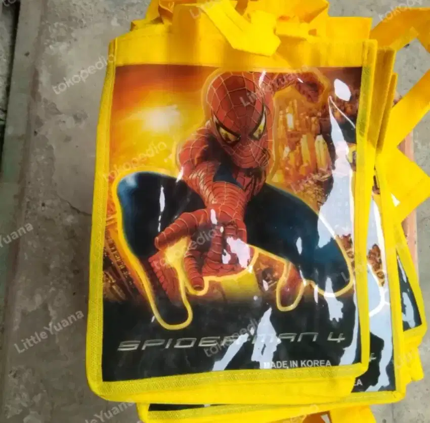 TAS SOUVENIR GOODIE BAG SPUNBOND SPIDERMAN KUNING BIRU 20X25 CM MURAH