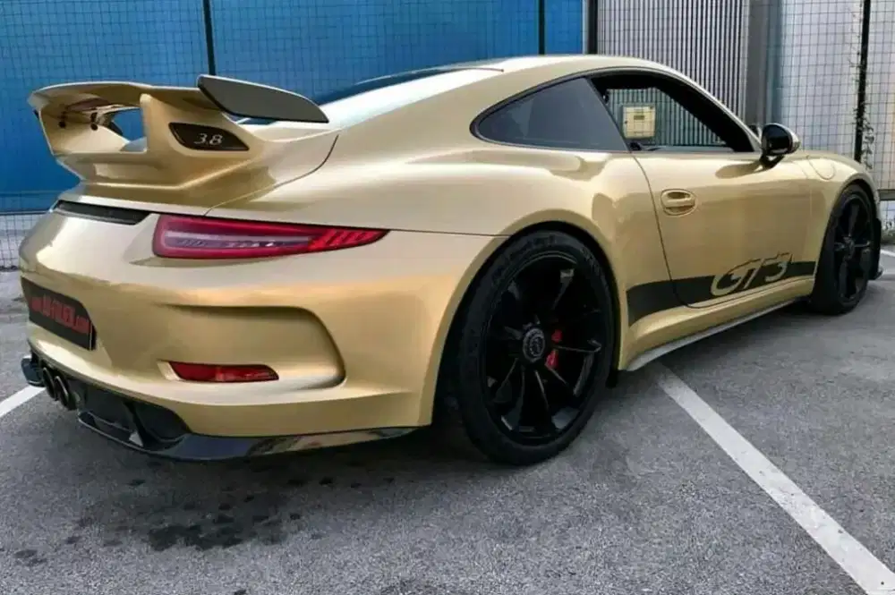 Ahli pasang stiker .motor mobil wraping cutting dll