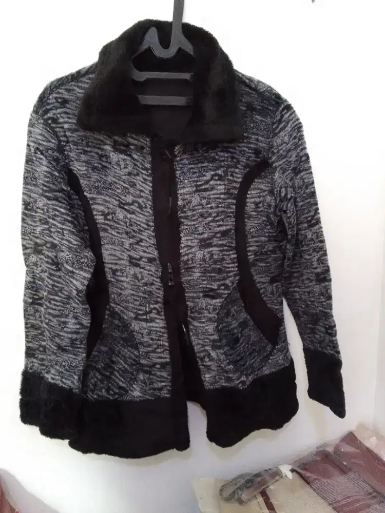 Jaket wanita bulu2 nyaman dipakai