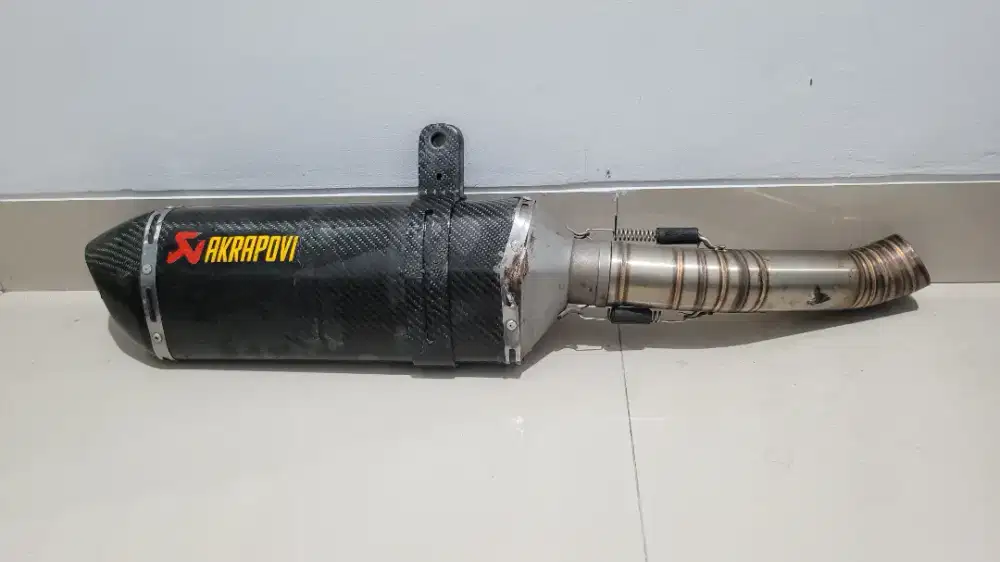 Silincer Knalpot Akrapovic