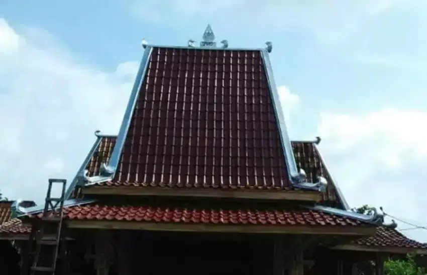 Mahkota griya wuwung seng