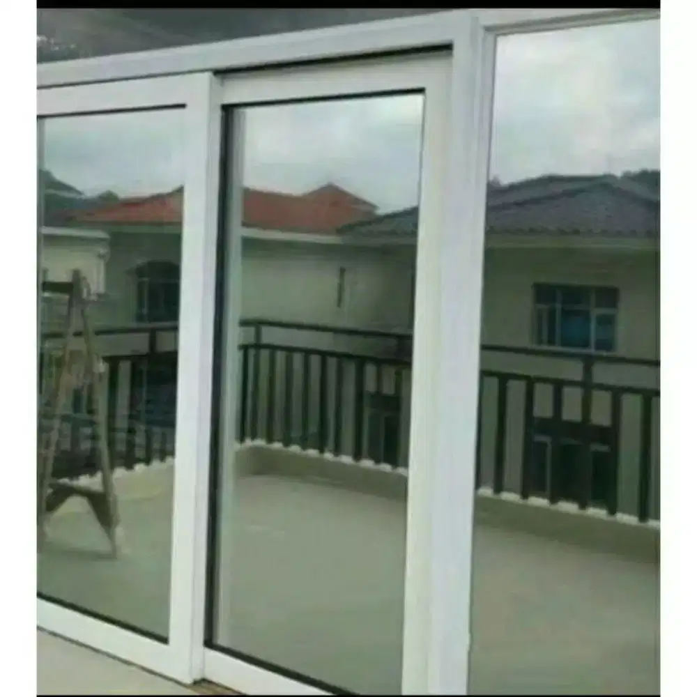Spesialist Jasa Pasang KacaFilm/StikerKaca (untuk kaca Gedung)