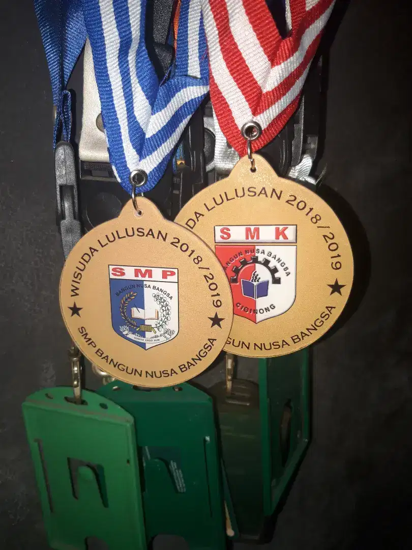 MEDALI,PIN,NAME TAG DAN GANTUNGAN KUNCI