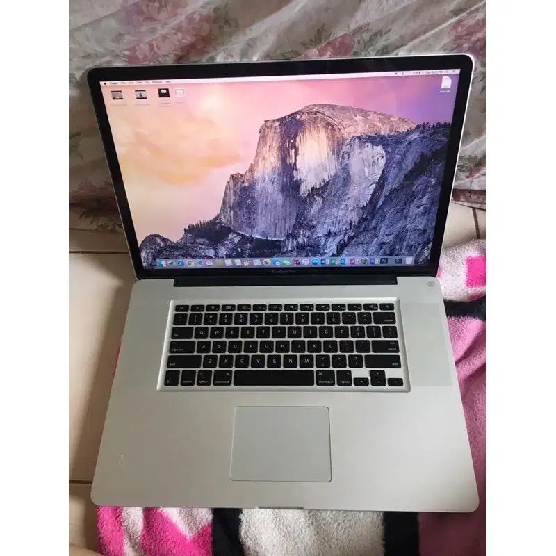 PRELOVED MACBOOK PRO 17 INCH 2011