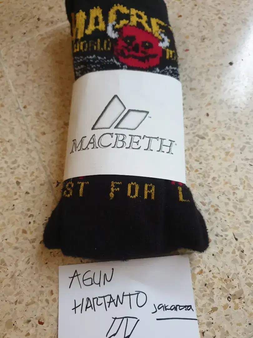 Kaos kaki macbeth era tom d