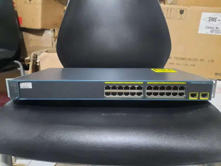 Switch hub cisco c2960 24TT-L