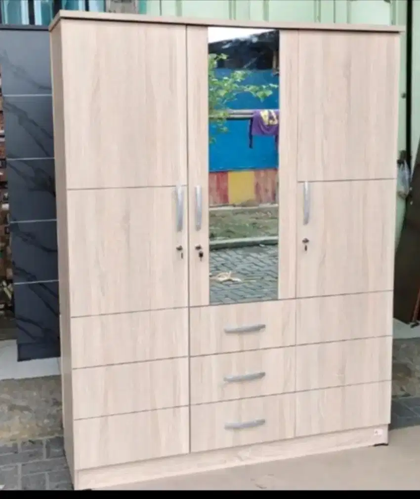 lemari pakaian 3 pintu