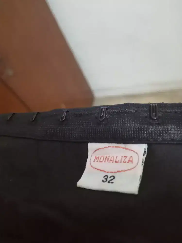 Long torso /korset hitam merek.monaliza ukuran 32