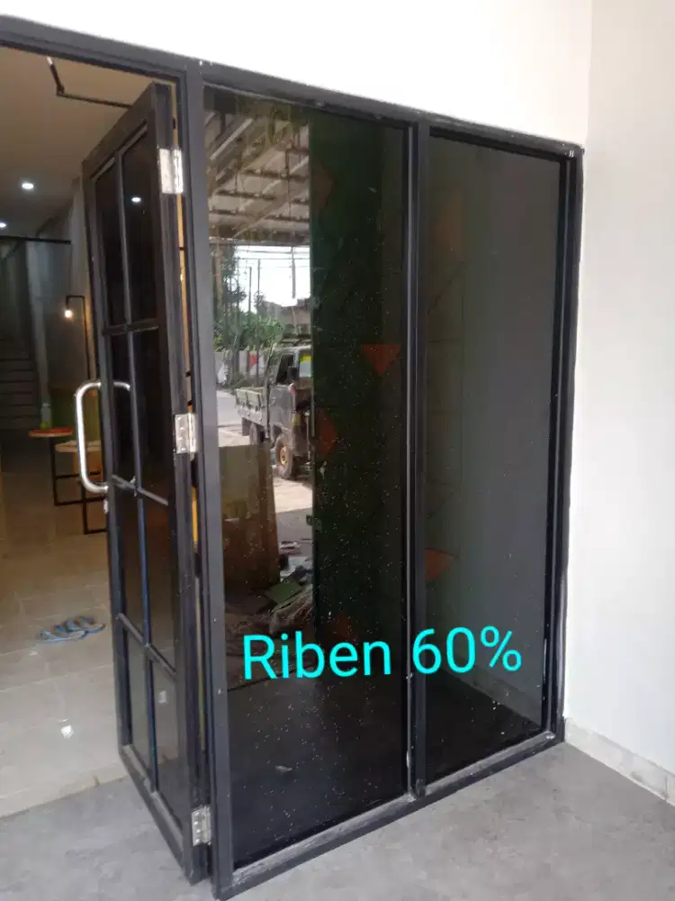 Riben kaca pintu kantor