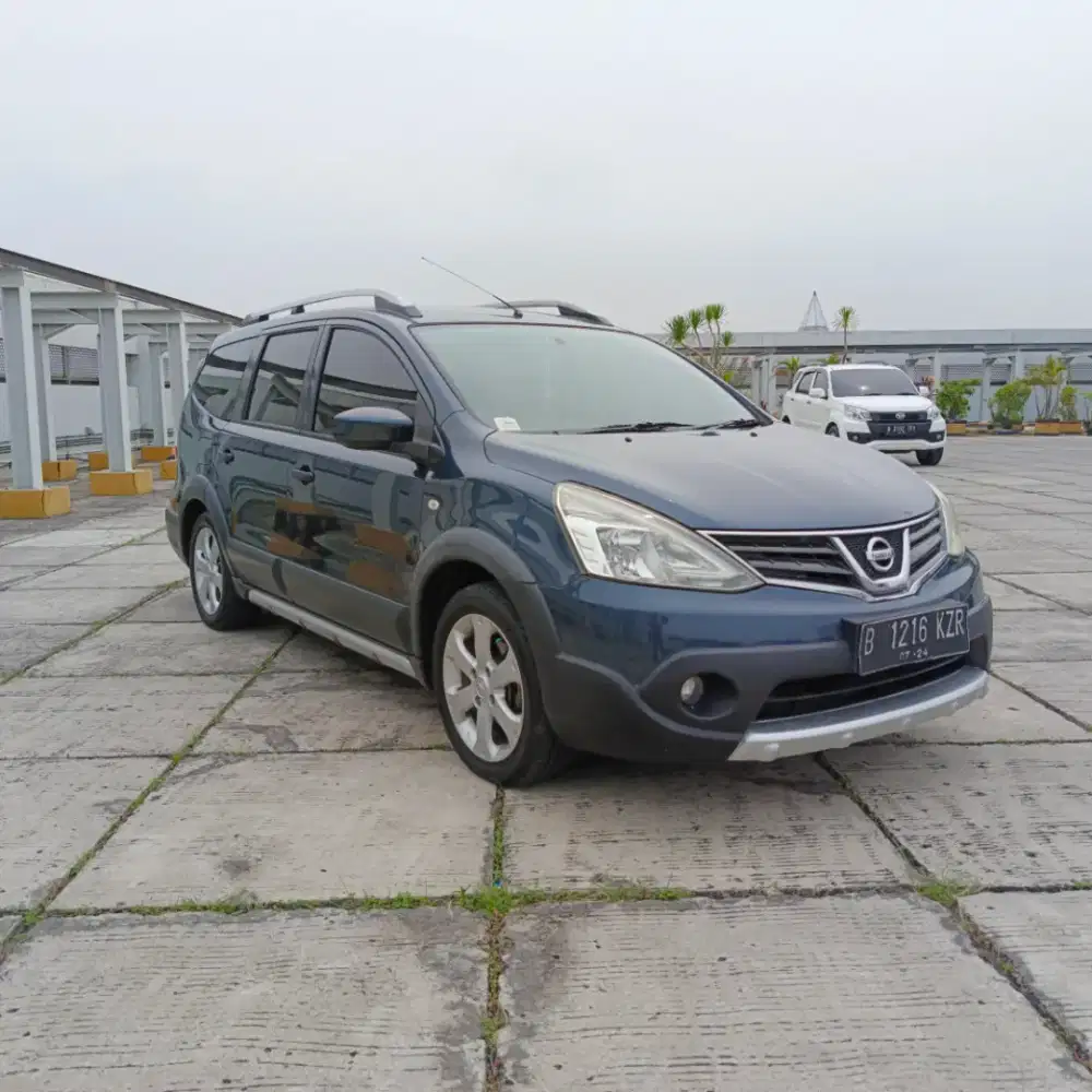 GRAND LIVINA 1.5 XGEAR MT 2014 KM 102 RB DP 10 JT Mobil Bekas