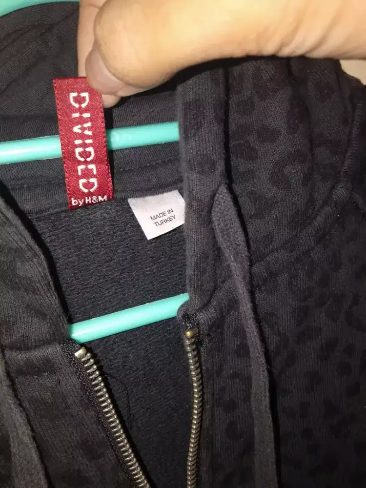 H&M hoodie zipper like new leopard