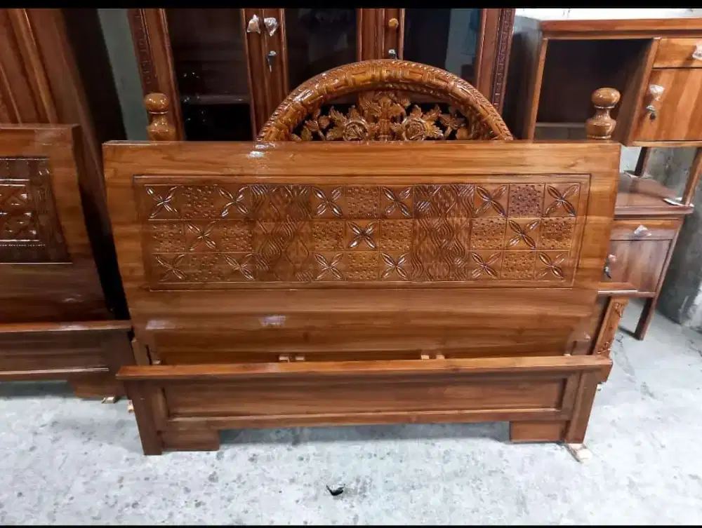 Tempat tidur minimaliz kayu jati