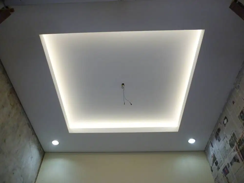 Dekorasi plafon gypsum rata bebas gelombang