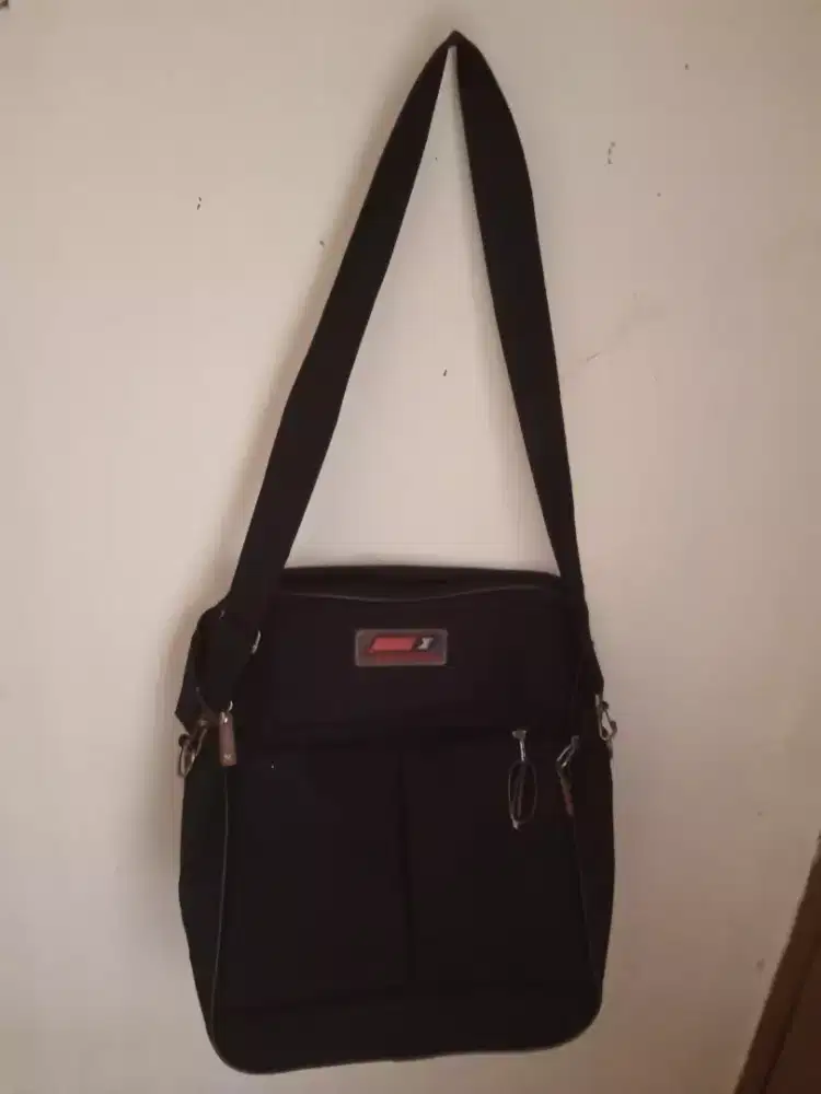 Tas traveling pria ukuran kecil