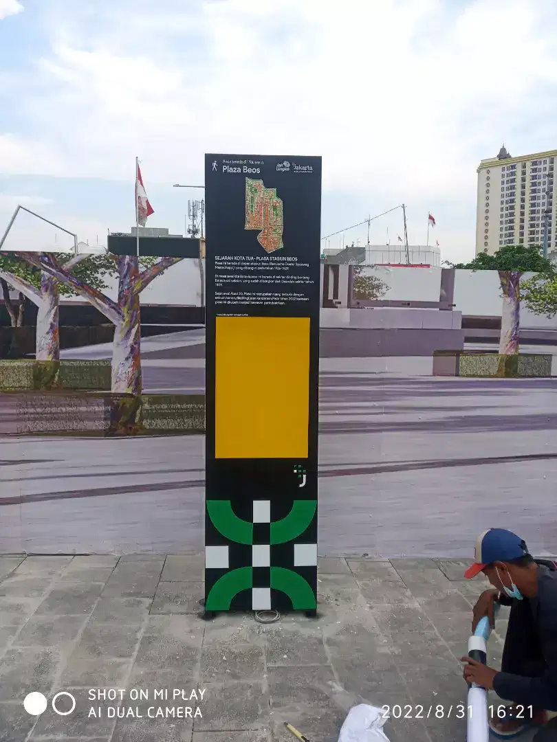 Neon box, huruf timbul