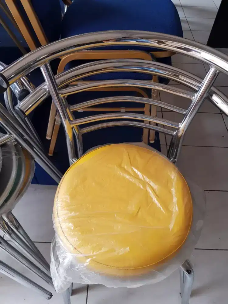 KURSI BESI FUTURA SUSUN