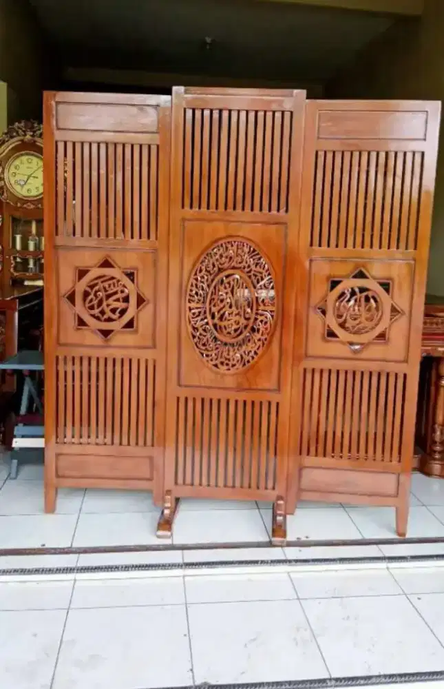 Penyekat pembatas ruang sketsel kayu jati