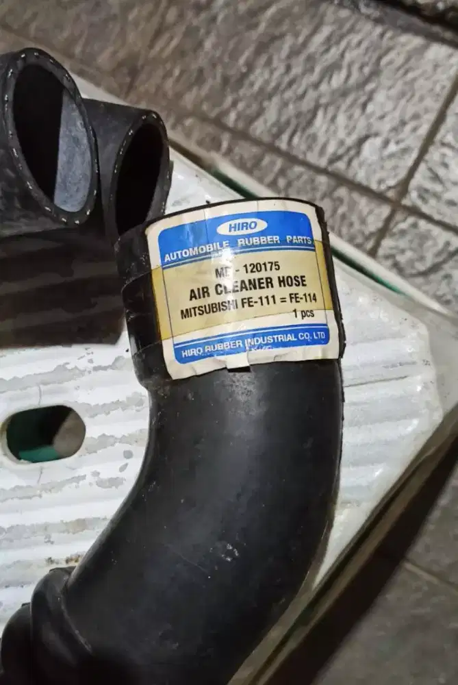 Air cleaner hose untuk Mitsubishi FE-111 atau FE-114