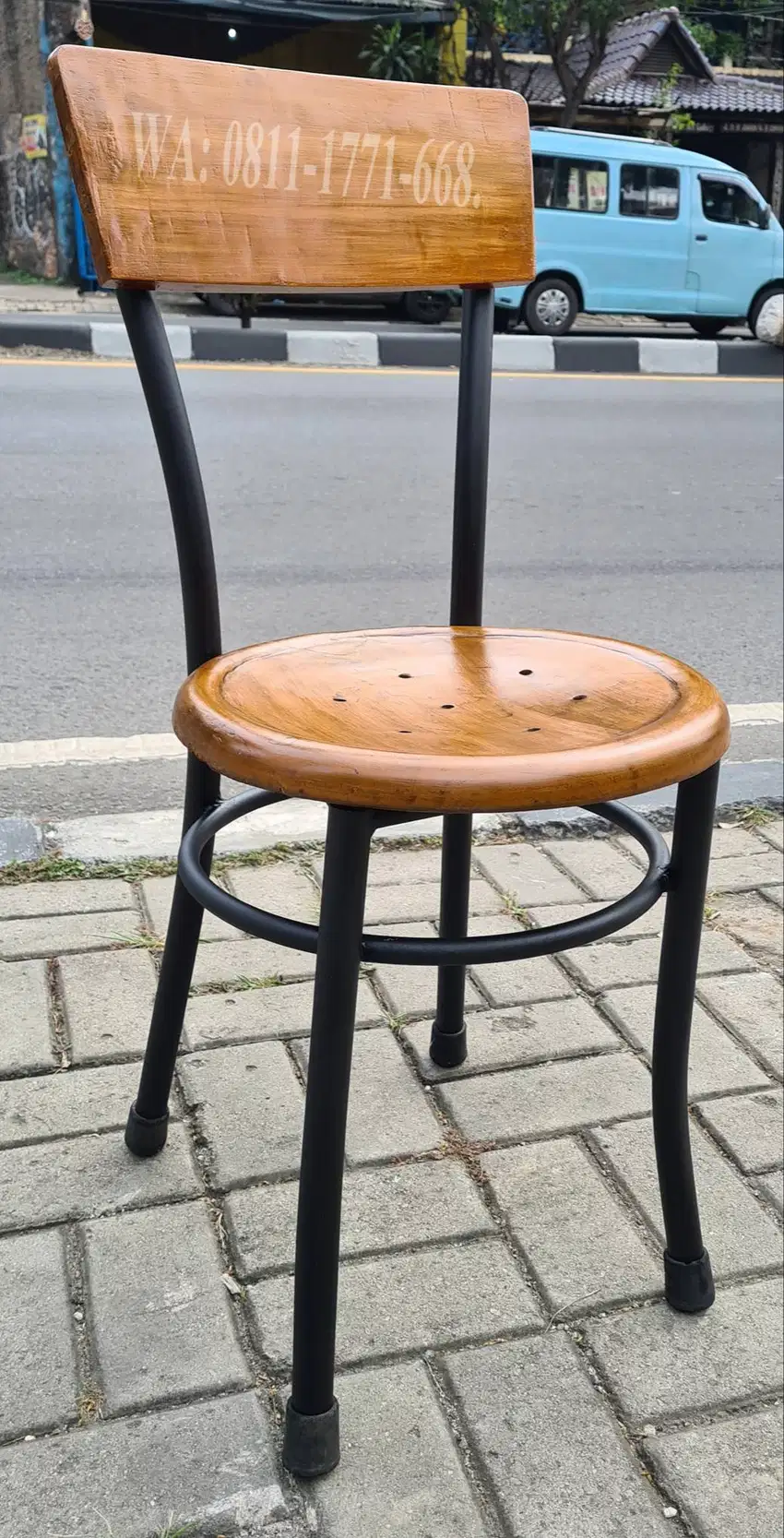 Kursi kopitiam kayu utuh dan kaki besi