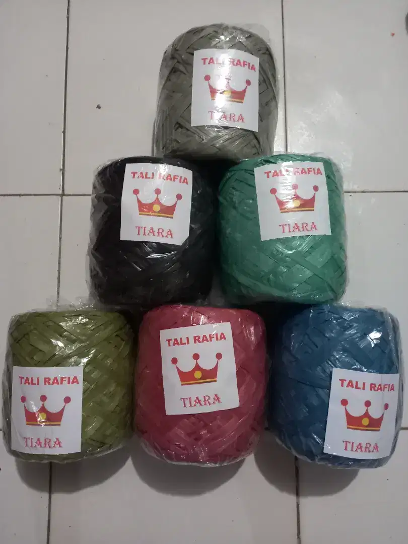 Tali rafia 1/2kg isi 10 rol