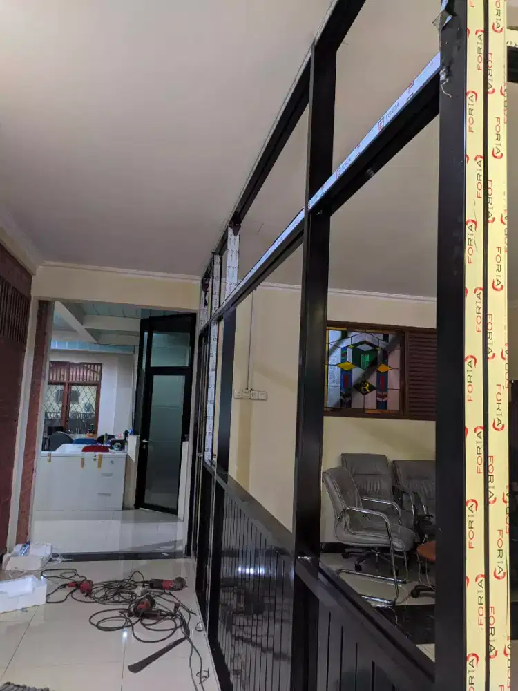 Tukang kaca partisi dan alumunium