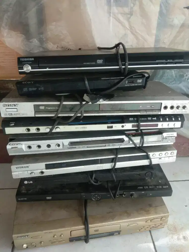 Bersih-bersih gudang