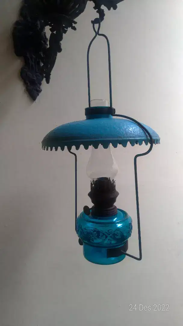 Lampu  minyak tanah gantung merek Camerco
